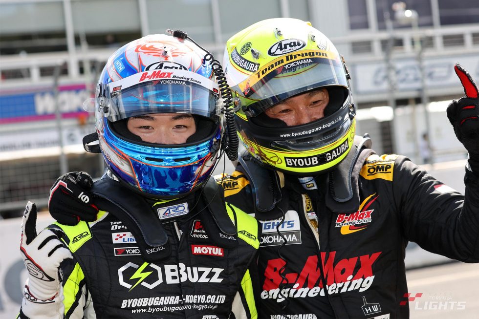 阪口晴南（Buzz Racing with B-MAX）とマスタークラス優勝のDRAGON（TEAM DRAGON SFL）