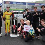 野村勇斗とチームメンバー