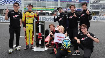 野村勇斗とチームメンバー