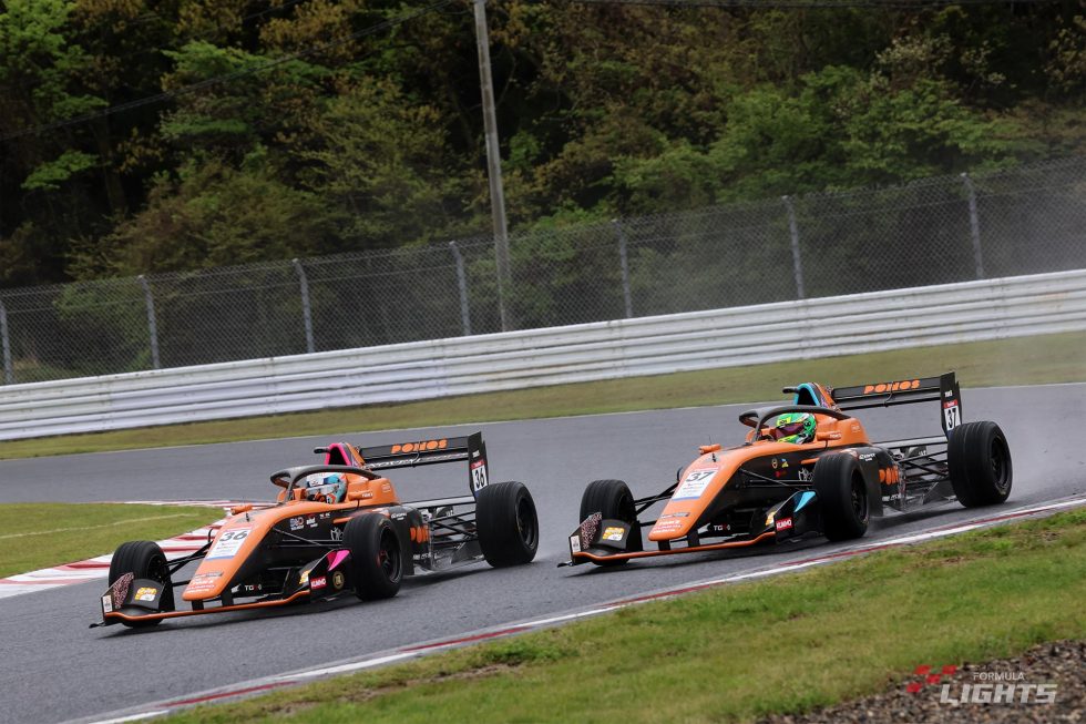 ブルツとボーラのバトル